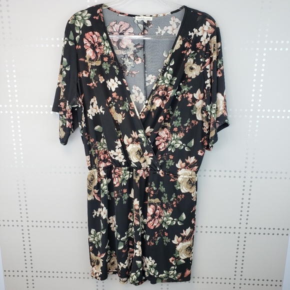 Charlotte Russe Pants - Charlotte Russe | Black floral romper